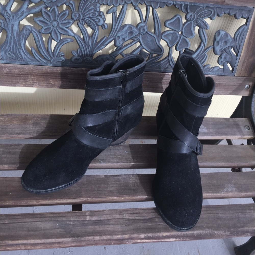 Aldo Women’s Suede booties Size 37